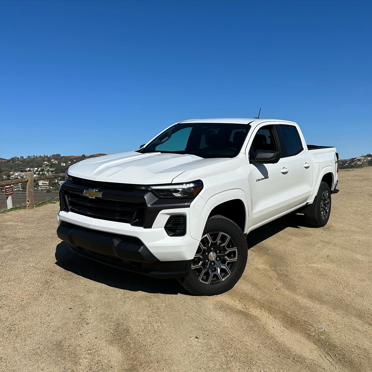 The midsize truck segment is heating up again and it starts with the 2023 #ChevroletColorado! We’re back in San Diego this week to drive 4 of the 5 trims and this Summit White #ColoradoLT is one notch above the base WT model. It starts at $34,900, but our tester has a truckload w