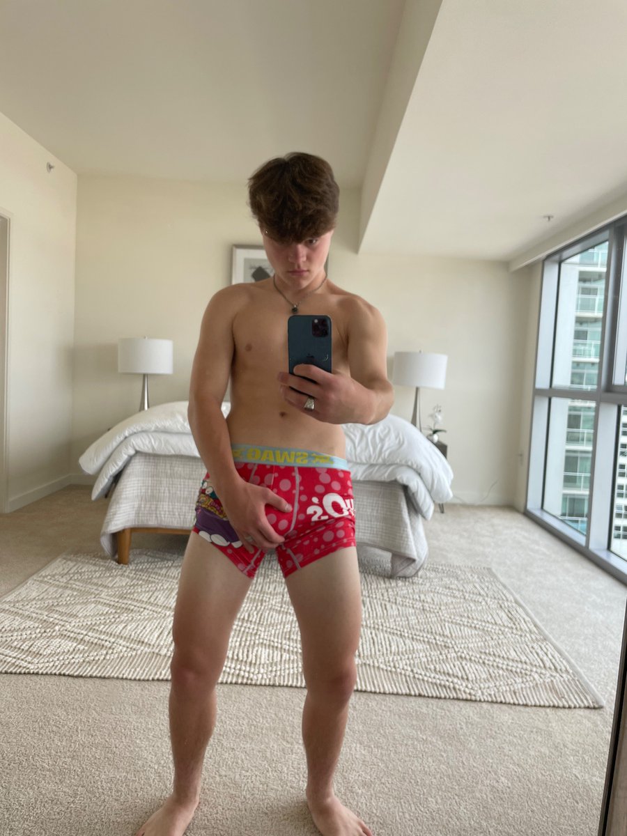 EdwardVale6's tweet photo. Rt and I’ll move my hand on 0F😜
#fitness https://t.co/001d9Rb1Qh