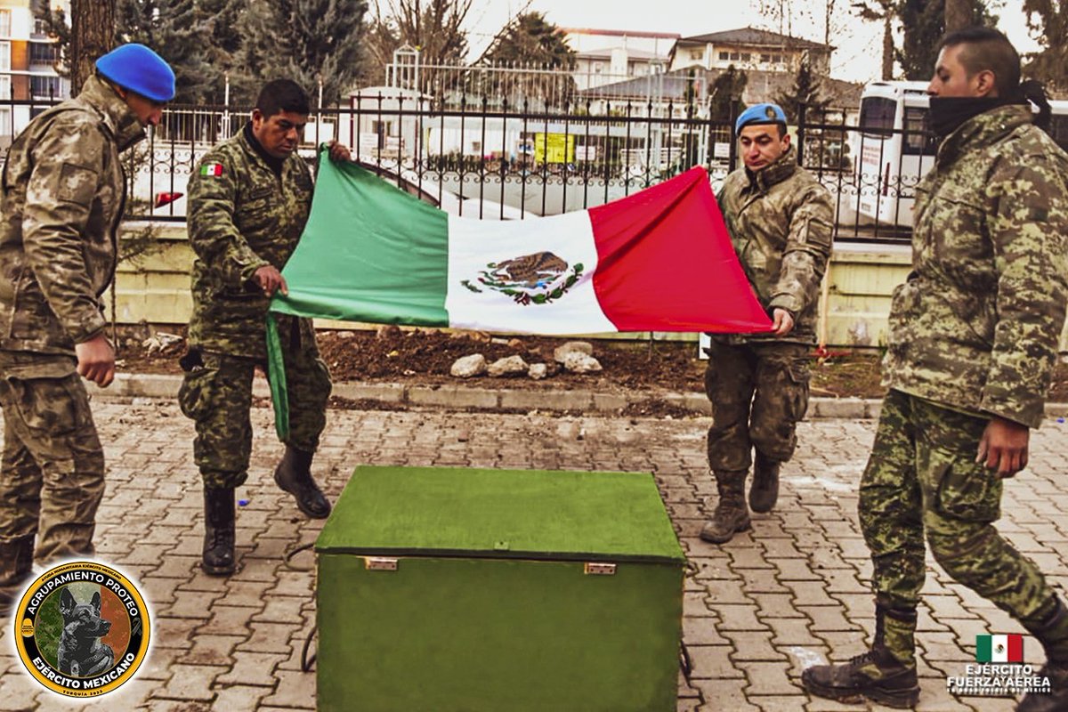 😢Imágenes que duelen. El mensaje que le dedicó el Ejército mexicano.
 '#Proteo te esperamos en casa, porque un soldado al cumplir su misión, regresa a su hgar, a nuestro México. Tus compañeros del #EjércitoMexicano y #FuerzaAéreaMx estamos orgullosos de ti, nuestro gran #héroe'