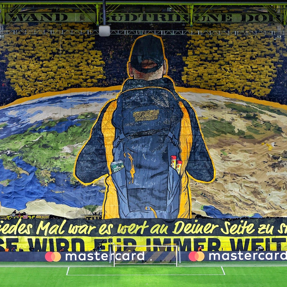 As coreografias dos adeptos do Dortmund são sempre qualquer coisa! 🟡⚫️