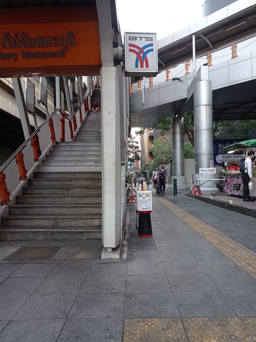 HoneyOK888's tweet photo. 🌻 Morning เช้าวันพฤหัสฯ 16 ก.พ. 66
เริ่ม 07:00 - 09:30
🎯 On Street เช้านี้ พบกันที่
บันได BTS อนุสาวรีย์ชัยฯ (Century)
#HoneyLemon/น้ำผึ้ง ผสมมะนาว
#LEMONADE/น้ำมะนาว🍋
#BasilSeed Drink Honey Lemon/แมงลัก น้ำผึ้ง มะนาว
#MangLakZaa/แมงลัก ซ่าส์ https://t.co/5EF83ahIgx