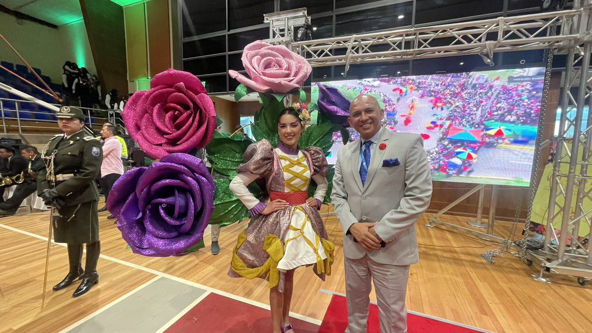 wgomezr's tweet photo. !Hoy! exaltamos a la maravillosa ciudad de #Ambato en la Prov. de #Tungurahua por la LXXII Fiesta de las Flores y de las Frutas, se entregaron reconocimientos a ciudadanos ilustres y empresas que aportan al desarrollo de está población.
@MashiRafael @BancadaUNESec https://t.co/fNaBjpWfkF