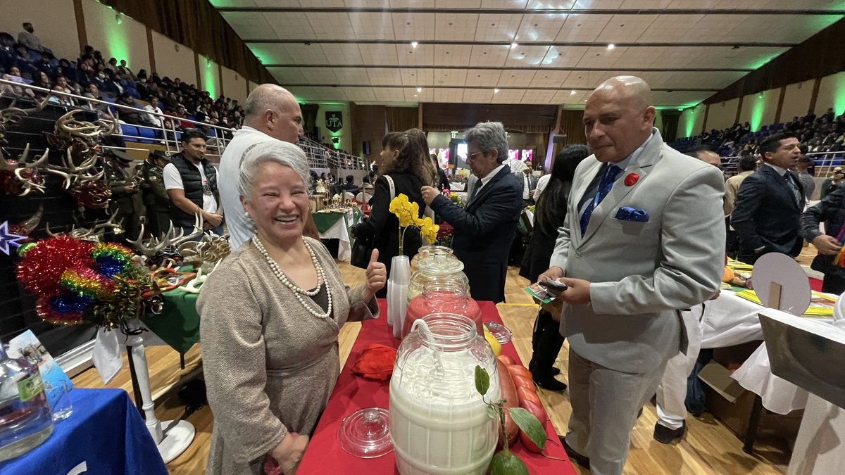 wgomezr's tweet photo. !Hoy! exaltamos a la maravillosa ciudad de #Ambato en la Prov. de #Tungurahua por la LXXII Fiesta de las Flores y de las Frutas, se entregaron reconocimientos a ciudadanos ilustres y empresas que aportan al desarrollo de está población.
@MashiRafael @BancadaUNESec https://t.co/fNaBjpWfkF