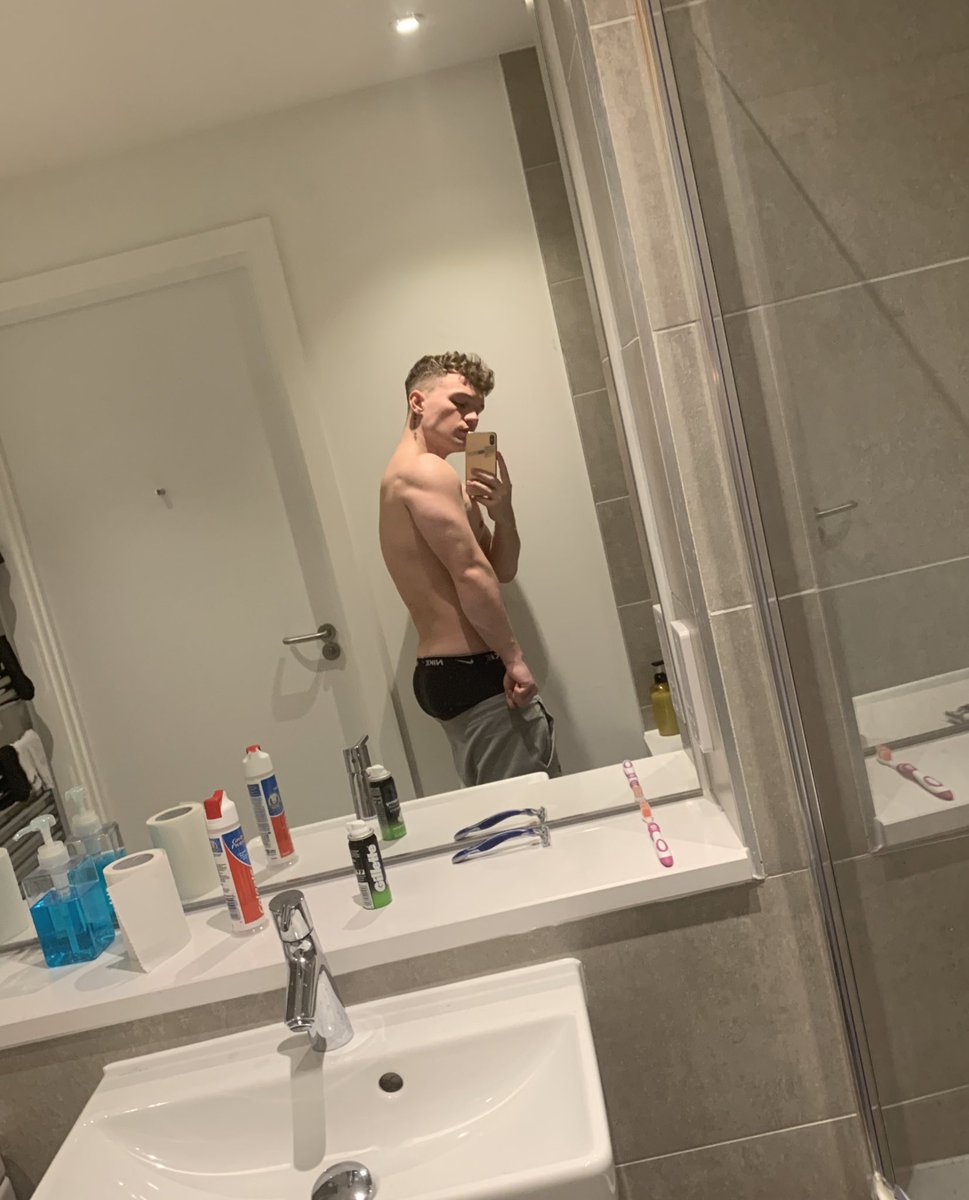 Who wants to take my pictures and videos for me😏