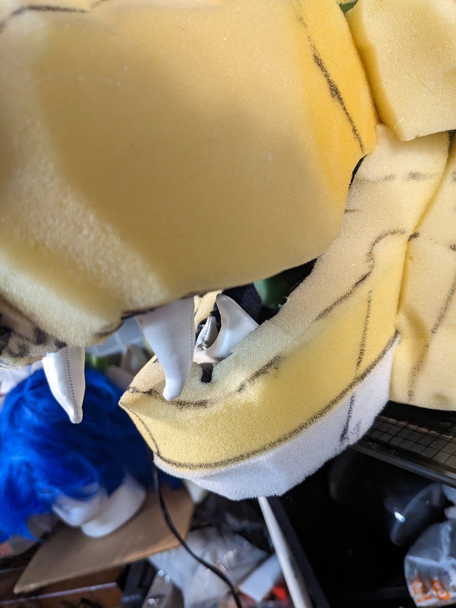 Symbisuits_'s tweet photo. BARKING LOUDLY

NEW TEETH ALERT https://t.co/ULxWs0GSdu
