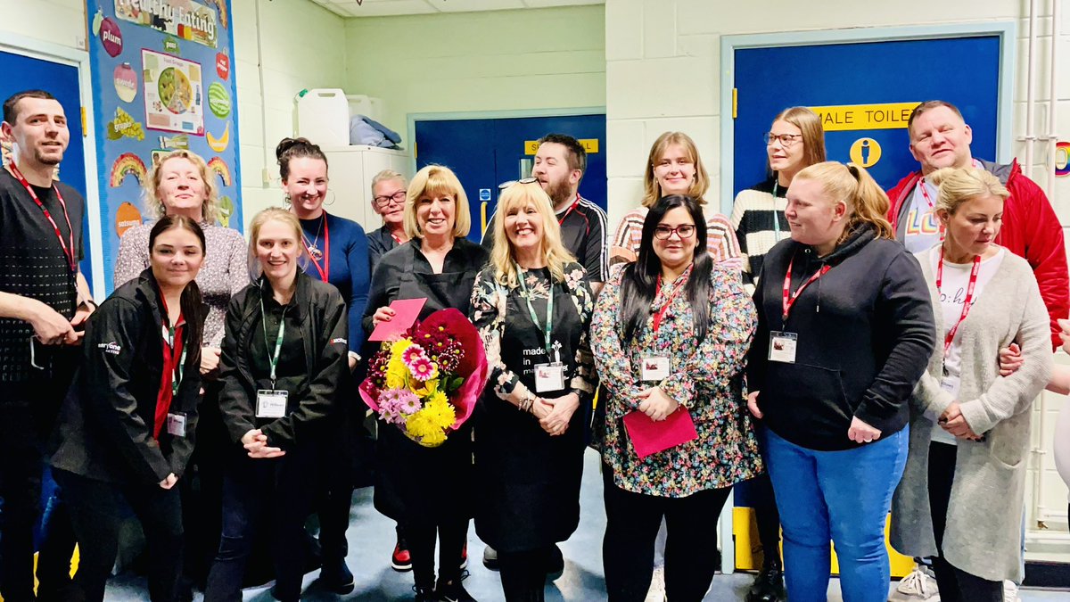 That’s a wrap ,we did an extra day on the Eat Well Course with parents @The_Willowsprim thank you @FareShareGM who supplied the fab slow cookers that all parents cooked in & took home to save a bit of money. 10 parents & 19 children were very happy❤️@LucyDanger @HealthySouthMCR