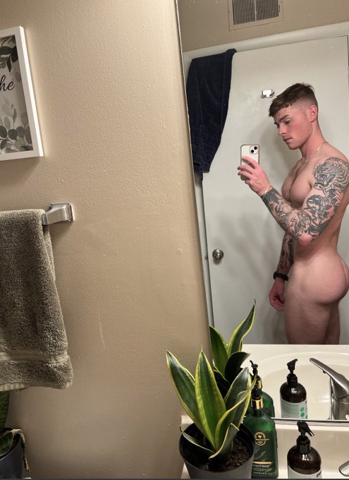 Just a top who like his ass played with 🌞 (yes we exist) https://t.co/qc7F61AVm2