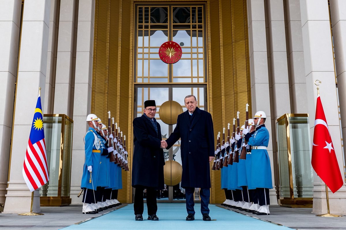 anwaribrahim's tweet photo. Menamatkan lawatan ke Turkiye bersama delegasi Malaysia. Walaupun singkat namun lawatan ini cukup bermakna buat Malaysia-Turkiye.

Semoga hubungan akrab antara kedua-dua negara terus berkembang.

#MalaysiaMADANI https://t.co/ralgnWYn9S