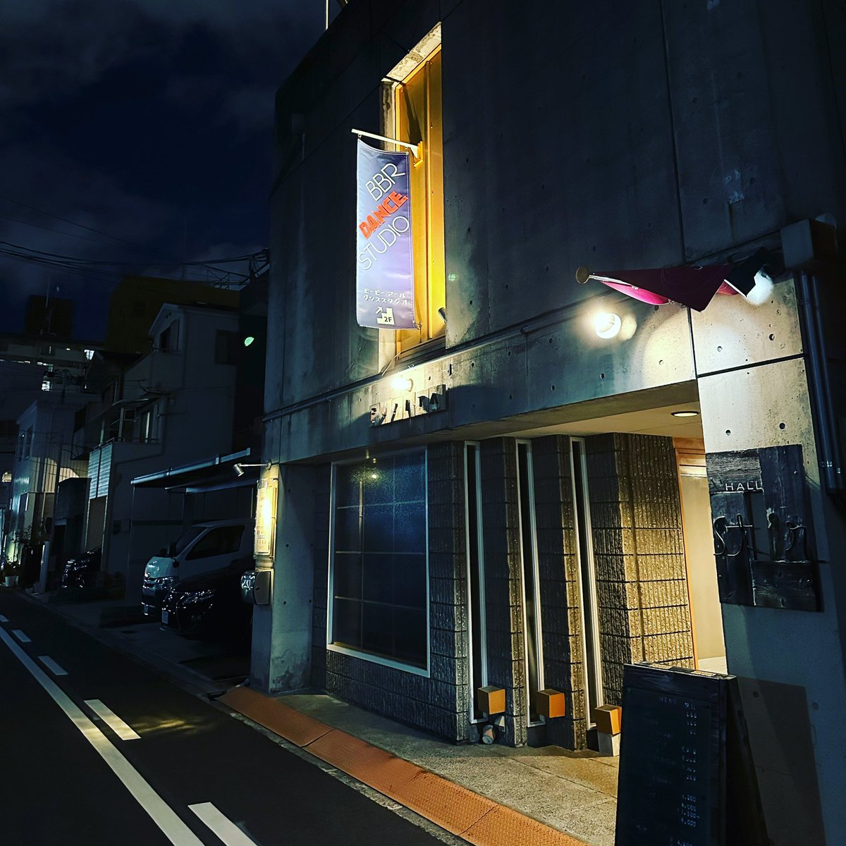 BBR2008's tweet photo. スタジオのフラッグが新しくなりました👍
レッスンに来られる方が結構気づいてくれるので嬉しいです😊 https://t.co/kDLlHATxd9
