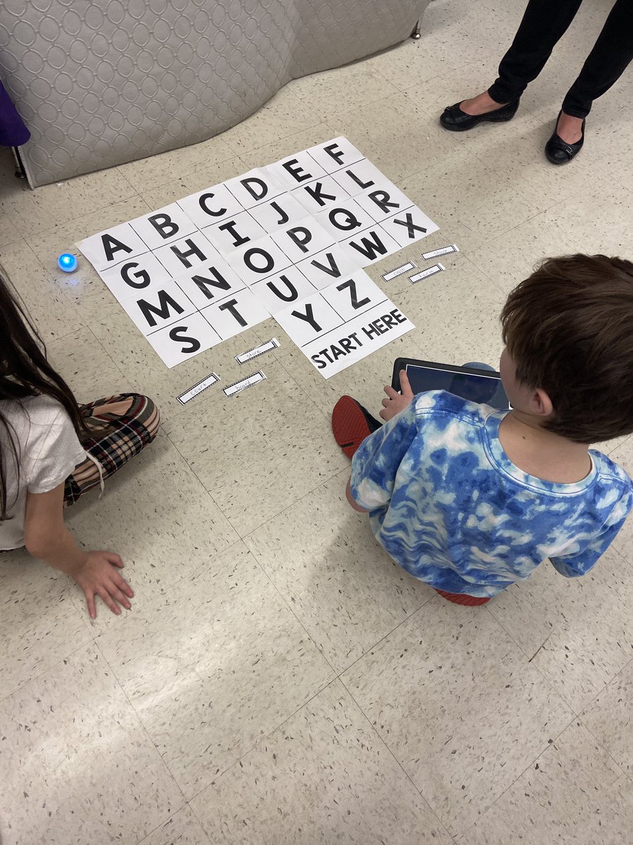 DeannPoleon's tweet image. Coding and robotics for the win @JohnTWaugh1 3s had so much fun! Ss said robots were challenging but fun! #win #edtechlsc @m_drez @SMILELearning @AJBloom2pnt0