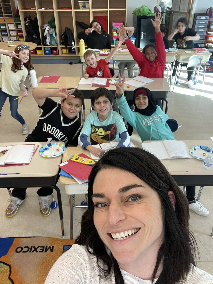 This is what happens when Principal <a href="/_Ed_Paris/">Ed Paris</a> accidentally leaves his phone on Ms. Twomey’s desk after a classroom visit!!

@sarshira1018 <a href="/DedhamSchools/">Dedham Public Schools</a>