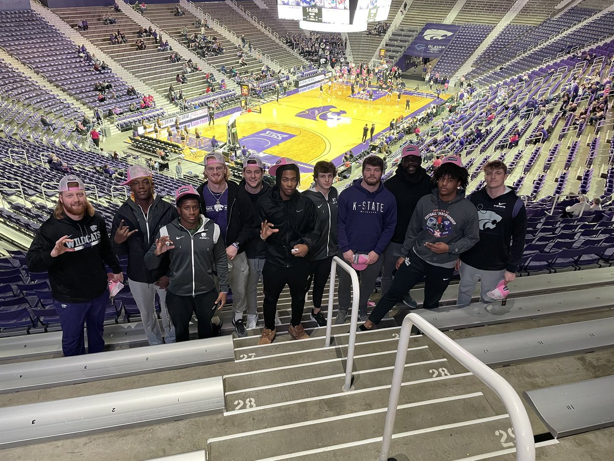 Cats supporting @KStateWBB Guest appearance by @CoachBrianLepak with the National Anthem