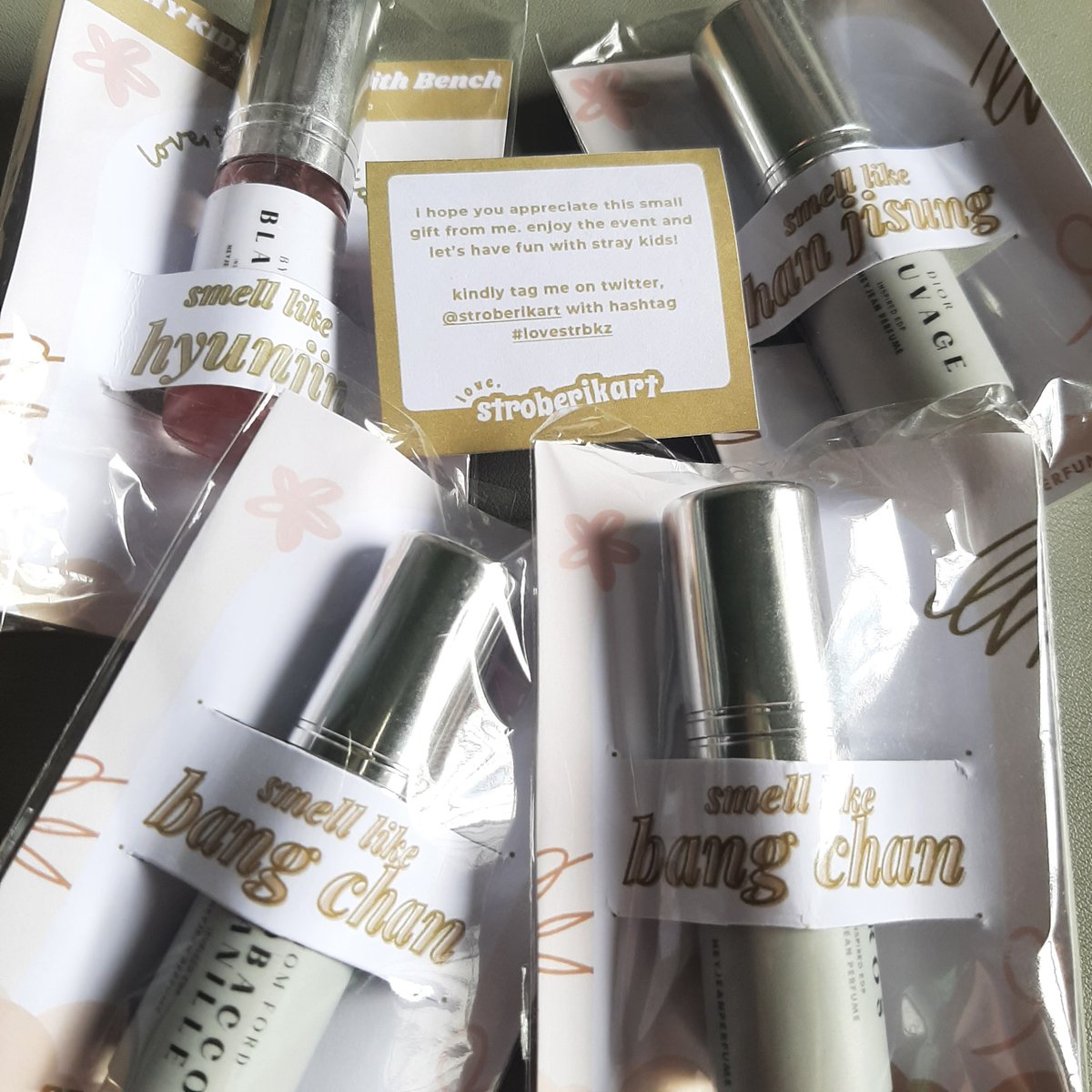 mongpcs's tweet photo. π¬ @stroberikart #lovestrbkz
π #mail4mong
hello the perfume testers + hyunjin perfume giveaway arrived safely!! they smell really nice and ill definitely buy again soon <3 https://t.co/vptxfHVp5l