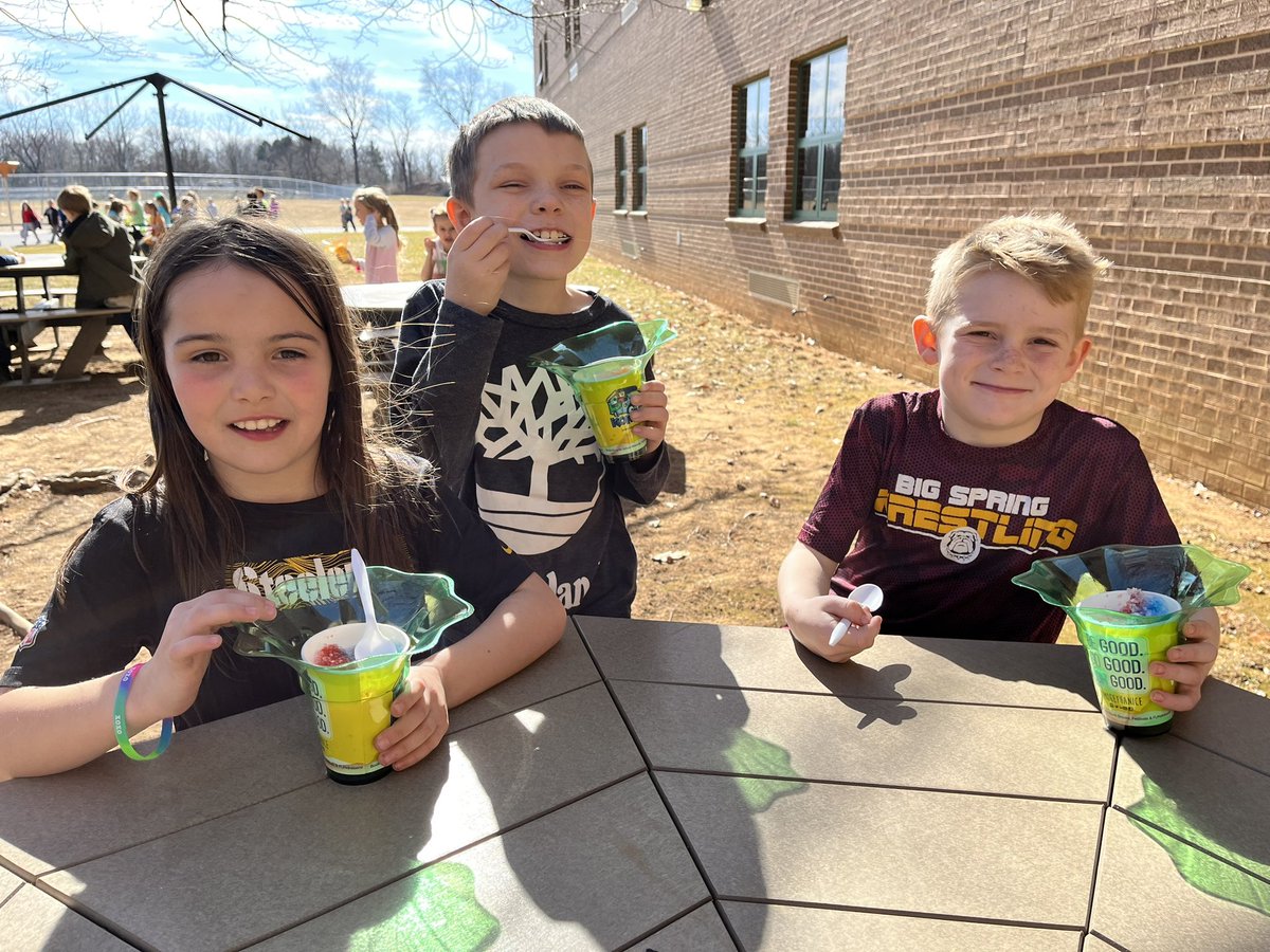 Mrs. Brenize tweet media