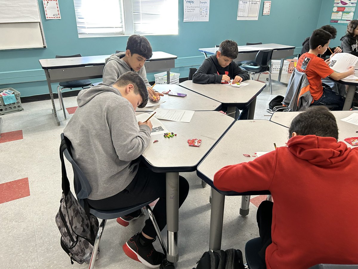 episd_CTE's tweet photo. First day of Spring Intersession at Alamo JH and student are engaged in interactive and fun learning. #WeAreMISD https://t.co/fb5sQUXEBG