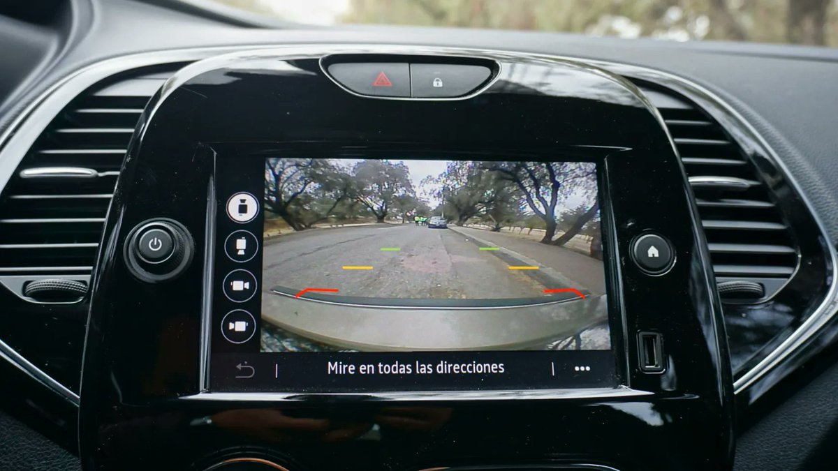 ConductoresAlAz's tweet photo. Sin duda es una SUV muy completa, me gusta su manejo, se siente ágil gracias al turbo. Al día tiene detalles como su cámara 360 que la hacen más práctica para moverse en esta ciudad tan apretada 🤠 @renault_mx https://t.co/1xB8iQf2RL