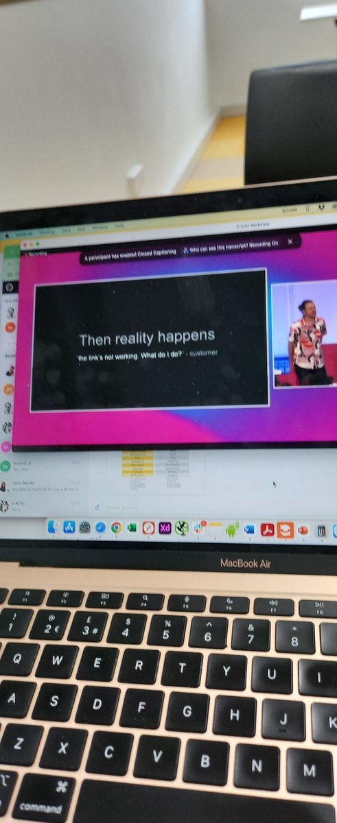 mandymcgregor's tweet photo. In a UX conference all day today, lovely @beekaynz keeping an eye on me in the warm Stratford Library 🙂🙂 https://t.co/2py4fZJiJo