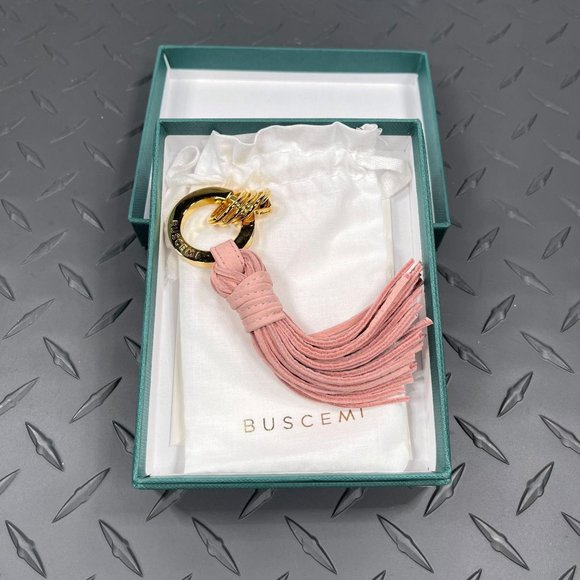 TheEricaNicole's tweet photo. So good I had to share! Check out all the items I'm loving on @Poshmarkapp #poshmark #fashion #style #shopmycloset #buscemi #vila: https://t.co/IMdtsumafM https://t.co/ZbQET1N6pY