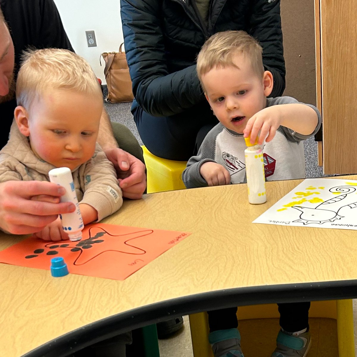PIPBVI's tweet photo. Creating some Valentine's Day fun in Toddler Group.   -Photos courtesy of Stephanie Johnson, TVI  USDB Parent Infant Program for the Blind and Visually Impaired https://t.co/0xorWjTIh2