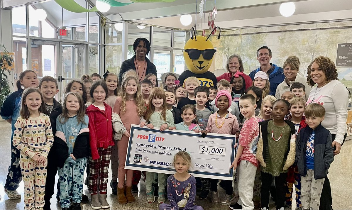 sunnyviewp's tweet image. Thank you to B97.5 and Food City. Our school was chosen during a promotion and received a $1000.00 donation. #kcsregion3