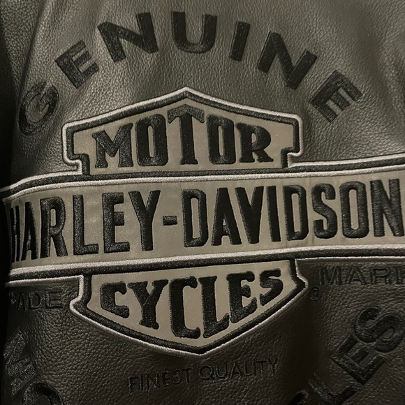 ReneeFinds's tweet photo. So good I had to share! Check out all the items I'm loving on @Poshmarkapp #poshmark #fashion #style #shopmycloset #harleydavidson #danielwellington: https://t.co/uMoedf8yjN https://t.co/PO3PGNvqbB