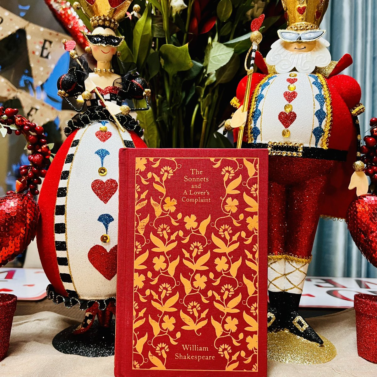 EmmaCohan's tweet photo. Still got Valentine Vibes going on over here! My husband got me a new book to add to my Penguin Clothbound Classics Collection! 🥰 “Shall I compare thee to a summer’s day?” https://t.co/RmZZLZDrcj
