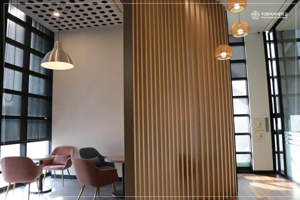 EwhaWomansUniv's tweet image. Ewha's New Space #1 International Education Building Cafe
We introduce a new cafe space on the first floor of the International Education Building, which has a spacious room up to the second floor.

#International Education Building #Café #GoodPlace to Study #CoffeePrice #EWHA