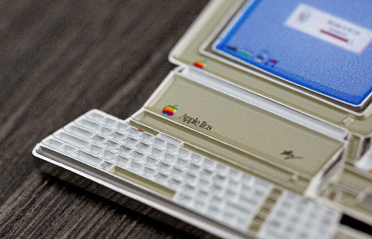 bookslope's tweet image. Apple Badges やはり個別で売り出した (笑)。

#gridstudio
gridstudio.cc/products/grid-…