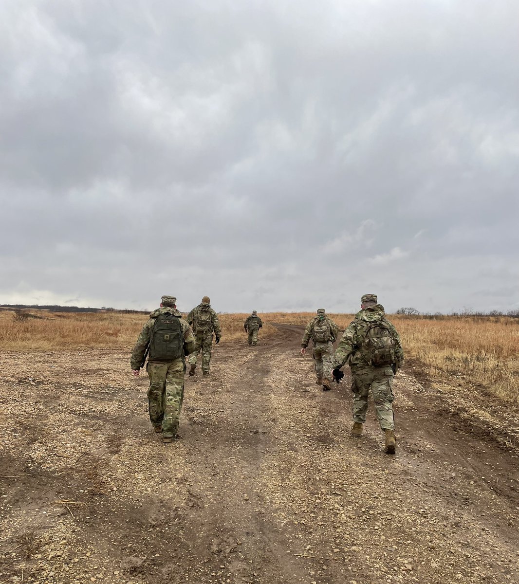 burts_knights's tweet photo. Burt's Knights #Soldiers conduct Land Navigation training for E3B (EIB, ESB, and EFMB). Perfecting individual tasks increase Soldiers tactical and technical skills. #BurtsKnights are ready to Compete! 
#E3B #bigredone #firstinfantrydivision #devilbrigade @FightingFirst @1abct1id https://t.co/0IjmxSn0UX