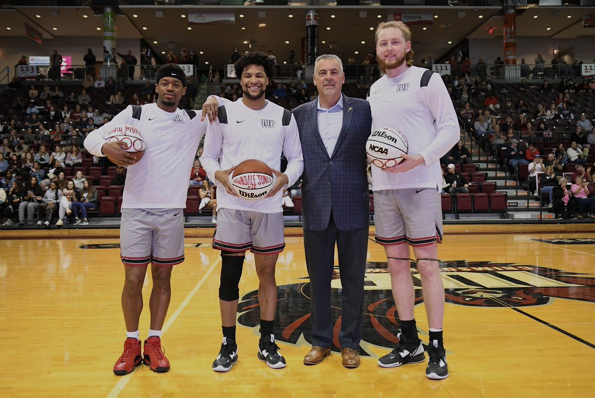 IUP_MBB's tweet image. 1️⃣,0️⃣0️⃣0️⃣ point club 👑 

We honored Ethan, Dave and Shawndale for accomplishing the 1,000 point feat earlier this season! Congratulations guys! 

#g2G | #TalonsUp