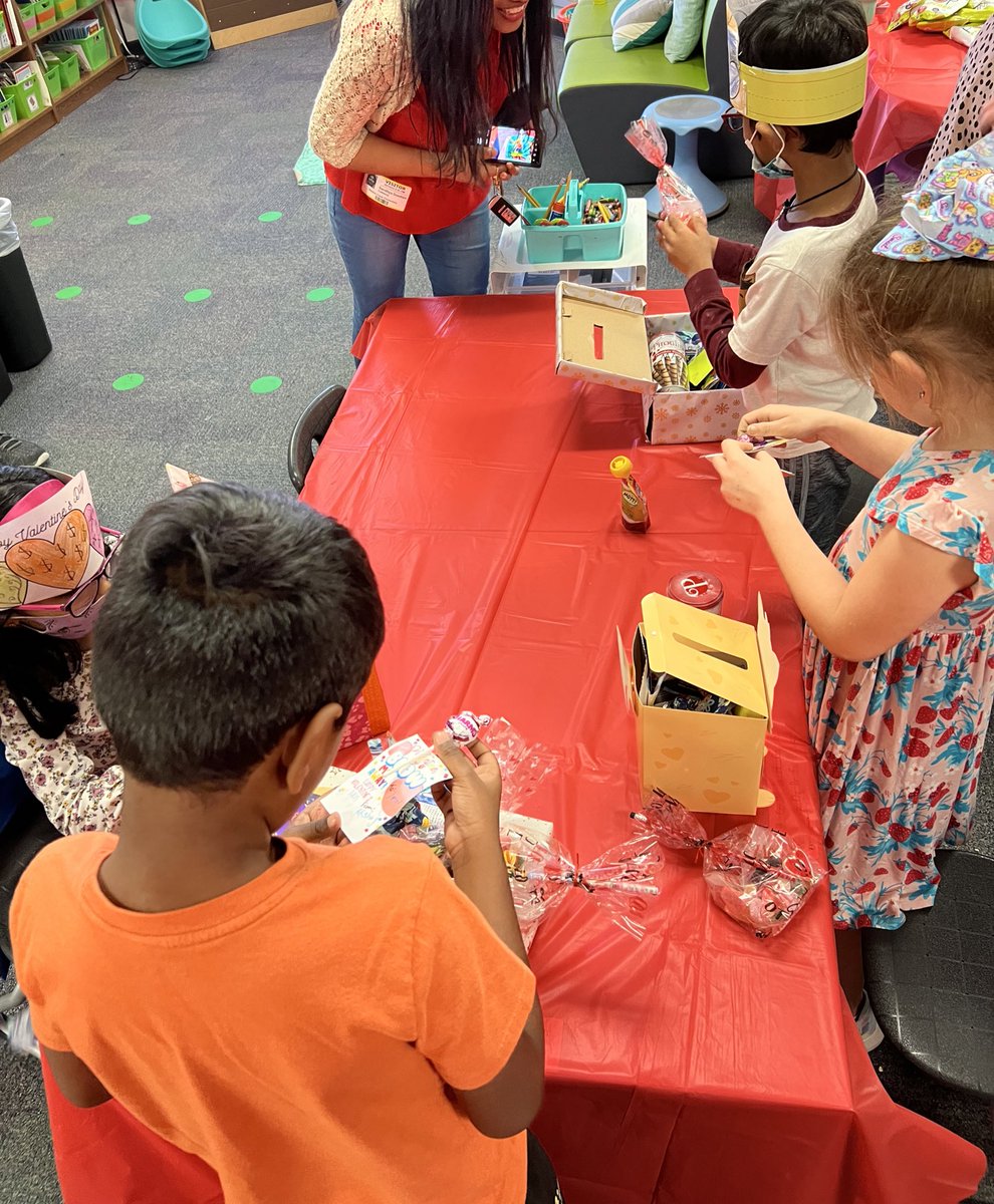MrsWhiteDCE's tweet photo. 1A was full of love yesterday 💌❤️ #ValentinesDayFun @DCEtrailblazers https://t.co/g03taCwdhZ