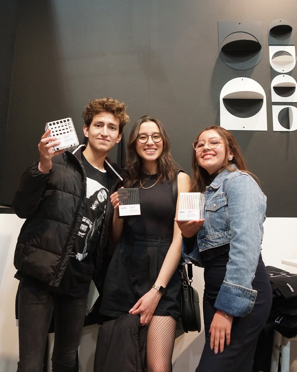 centro_news's tweet photo. ¡El CENTRO del diseño en #ZsonaMaco! 💫

Así fue nuestra participación en la feria de arte contemporáneo más importante de América Latina. 

Una experiencia única para nuestrxs estudiantes y egresadxs, donde tuvieron la oportunidad de aprender, diseñar y comercializar juntxs ✨ https://t.co/lfaUg1vLbc