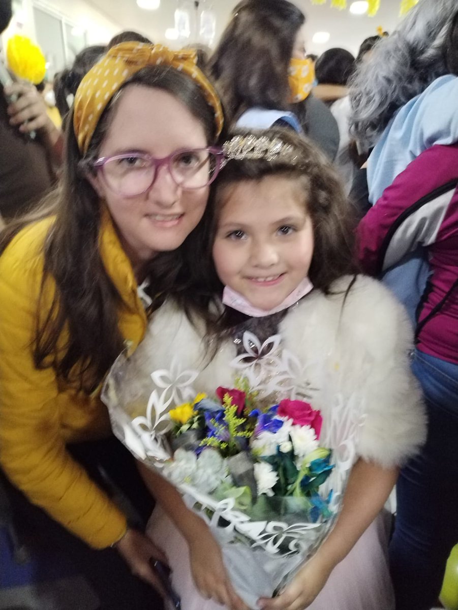 drchiflon's tweet photo. Qué hermoso es saber que por todos lados, todos los días hay algùn Doctor Payaso acompañando a alquien que necesita de una mirada de amor, de un abrazo sincero y lleno de esperanza. #actosinesperadosdecariño #sanarconamoryalegria #somosmedicina #doctorpayaso #serviressergrande https://t.co/aal0wcYhy7