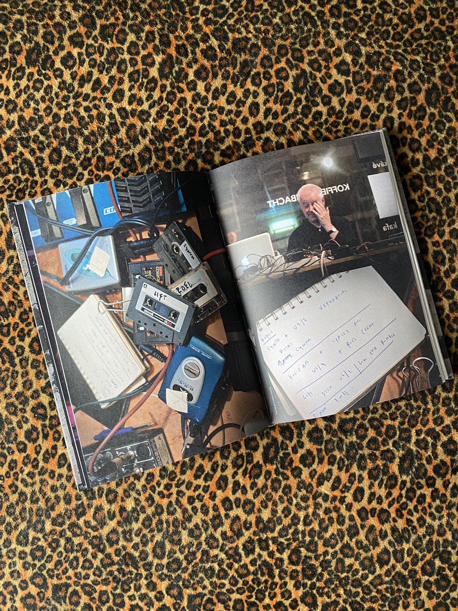 PapaSingChang's tweet photo. 本日のRecord Mail 🚚

Frans de Waard
Modelbau - X
100 pages, hardcover, CD付

2012年より続くFransのソロ
プロジェクト10年の記録
盟友Meeuwによるデザインも
素晴らしい✨
付属CDは70分を超える新録1曲
限定100部
Korm Plastics Vanity Series 第一作

#modelbau
#kormplastics https://t.co/OU35WrzOn0