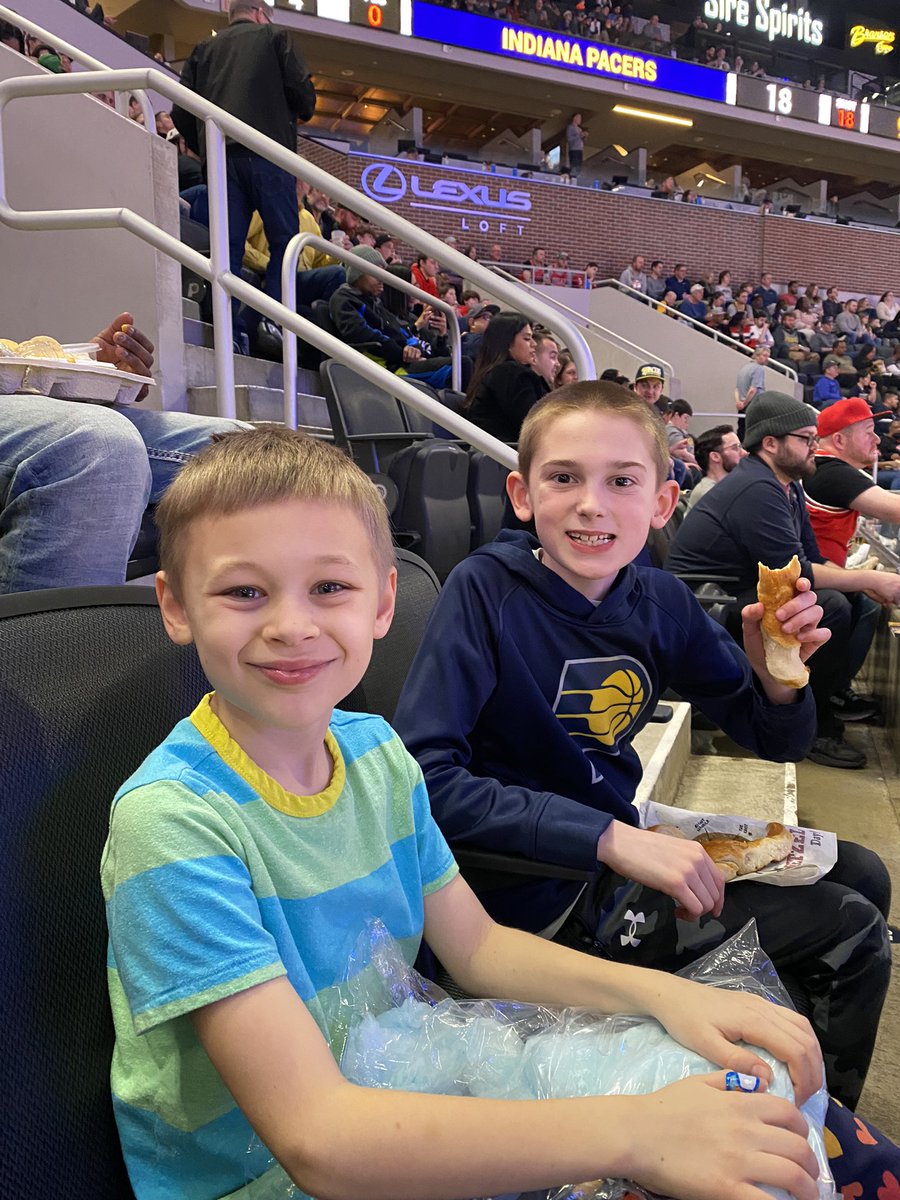 MrPuckett21's tweet photo. #pacersgamenight @Pacers https://t.co/9TpFhLdvld
