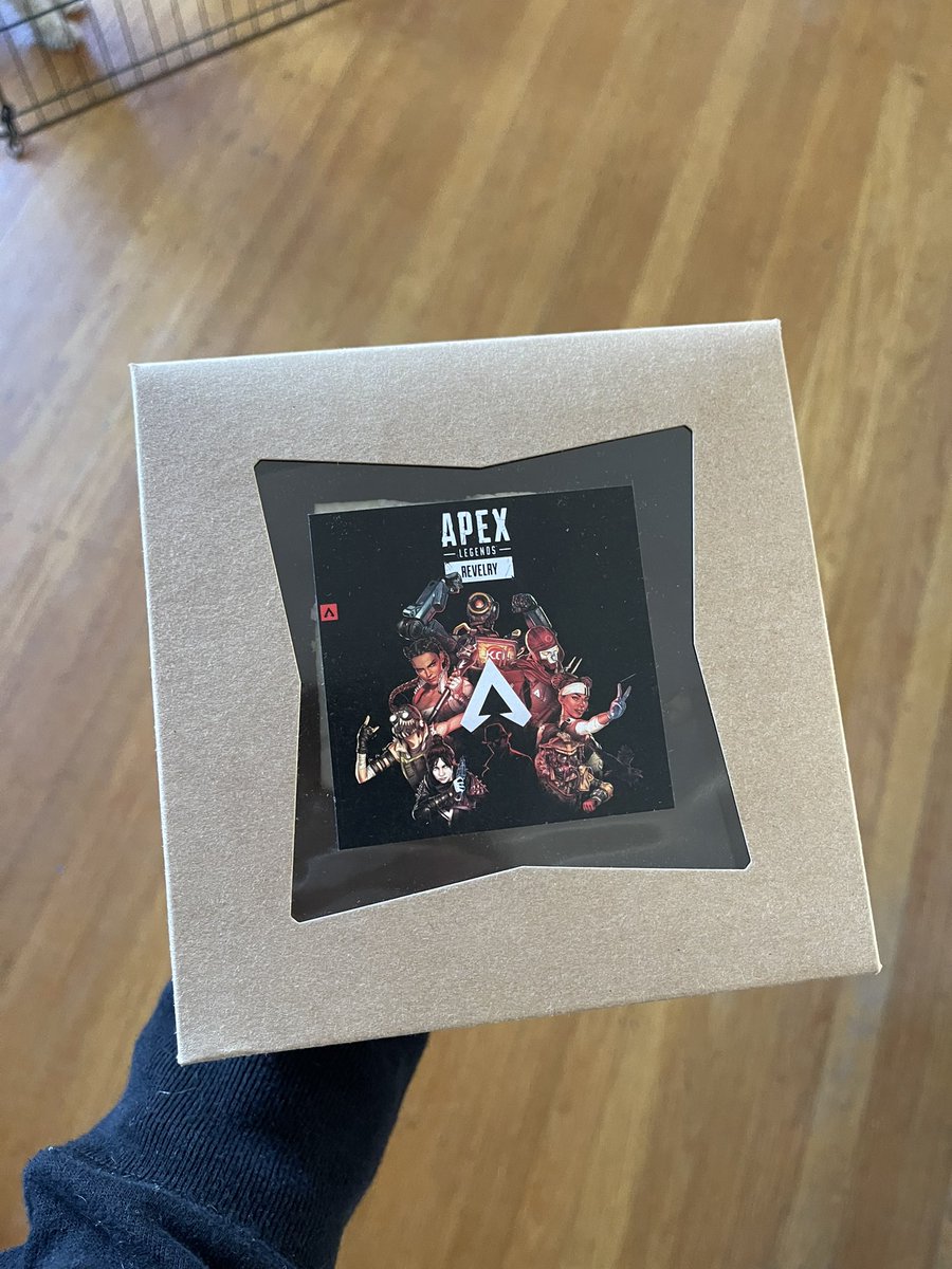 JLAIsies's tweet photo. Celebrating #ApexAnniversary with a slice of 🎂! Thank you @PlayApex! https://t.co/1uRPEWwk3W