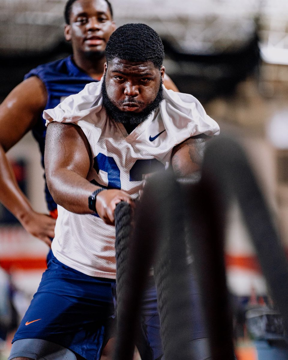 IlliniFootball's tweet image. Stacking Days. 

#Illini // #HTTO // #famILLy