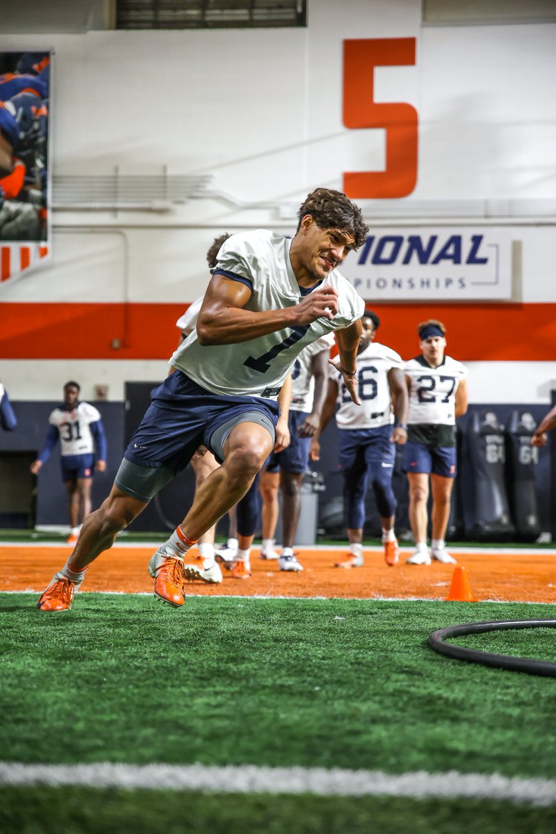 IlliniFootball's tweet image. Stacking Days. 

#Illini // #HTTO // #famILLy
