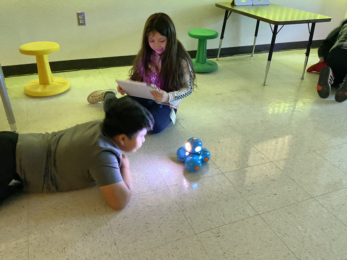 Teamwork makes the dream work in 3rd grade! We love learning how to use Dash! #STEM #codinglife <a href="/NISDCable/">Cable Elementary</a>
