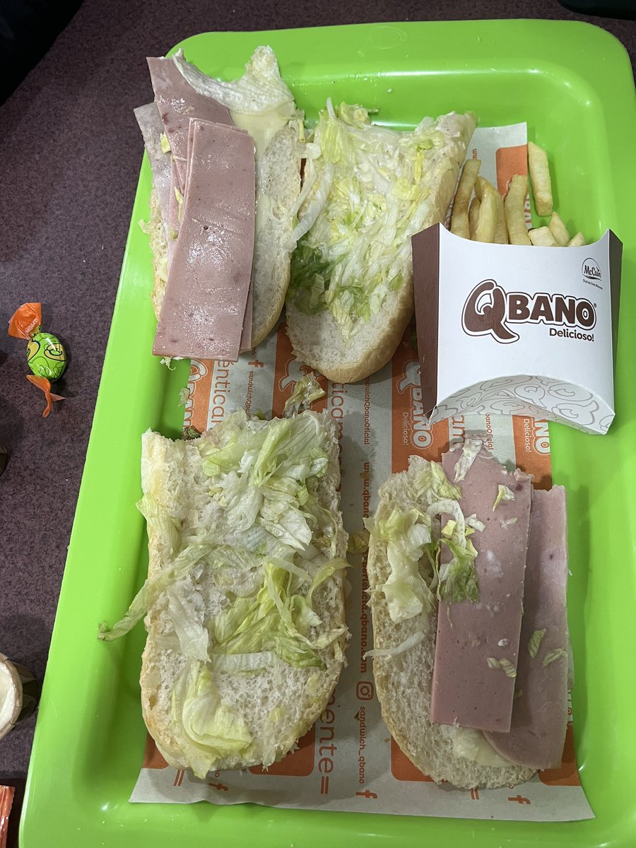 JessiMeza's tweet photo. @Sandwich_qbano Realmente decepcionante el servicio y la calidad, esto es un combo “grande “ de sand especial y pues no fueron capaces de ponerle ni una lonja de queso completa! De verdad que no vale la pena pagarle los $30 que cuesta y aparte de todo tienen un qr de quejas que no sirve pa na! https://t.co/HnxW50zkA4