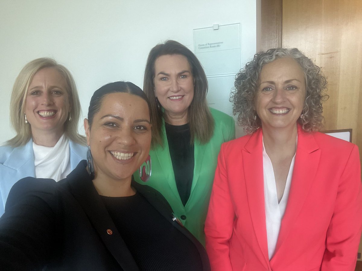 Estimates Day 4. Labor economic committee team still smiling 💪
#auspol