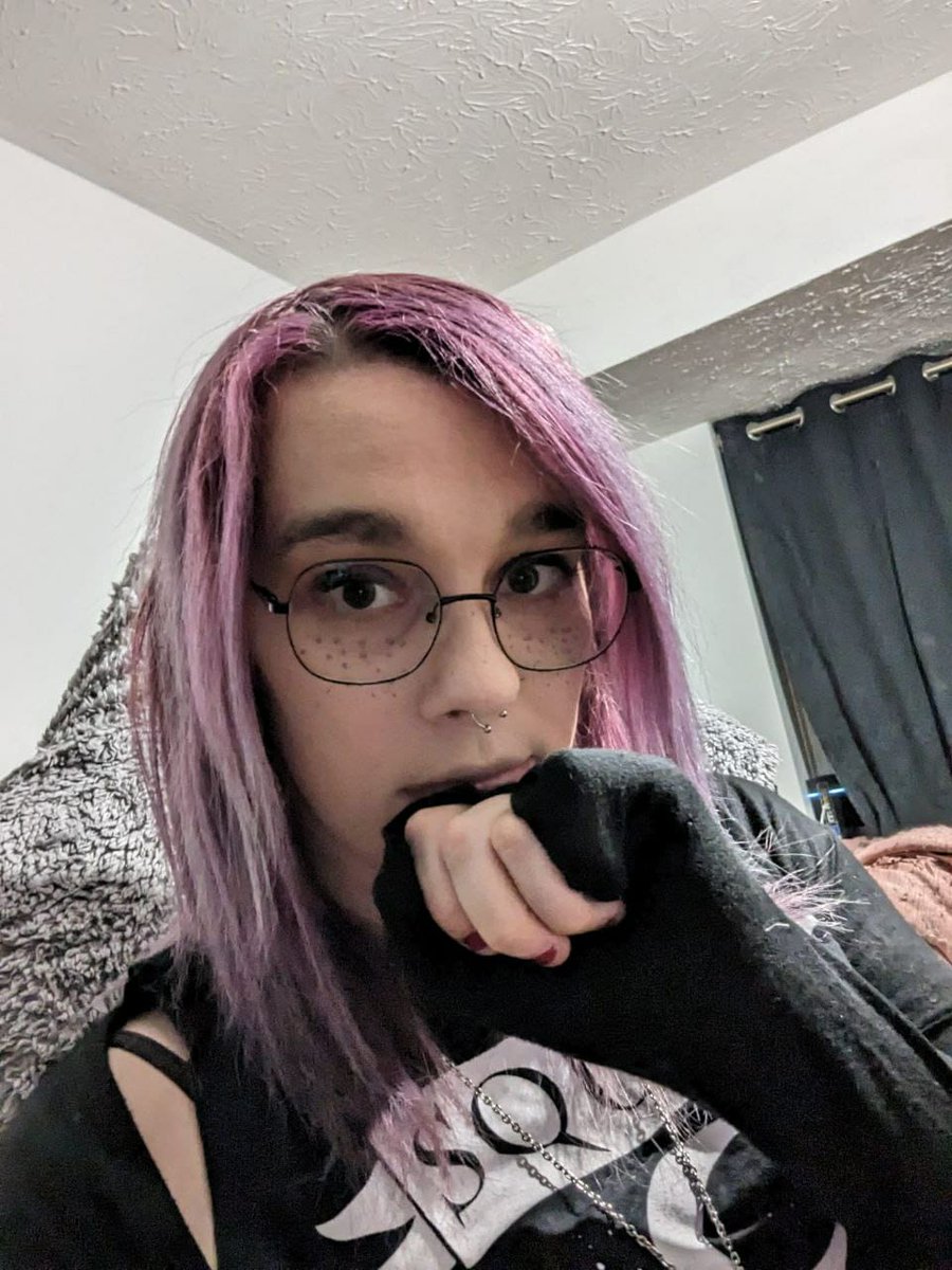 fluffynyakitten's tweet photo. Feeling extra cute and loving the little makeup 

#trans #transgirl #gothic #gothchick #LGBTQ https://t.co/qm5g6XoHFQ