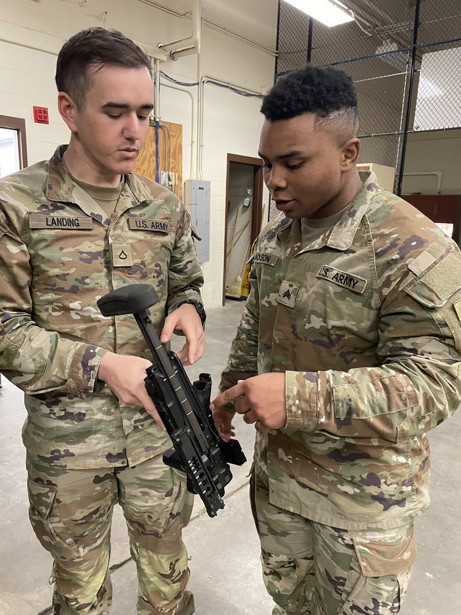 burts_knights's tweet photo. Burt's Knights #NCOs seen leading our #Soldiers through weapons training in preparation for E3B (EIB, ESB, and EFMB). 
.
.
.
#E3B #BigRedOne #firstinfantrydivision #devilbrigade @FightingFirst @1abct1id https://t.co/nzlNLD08v8