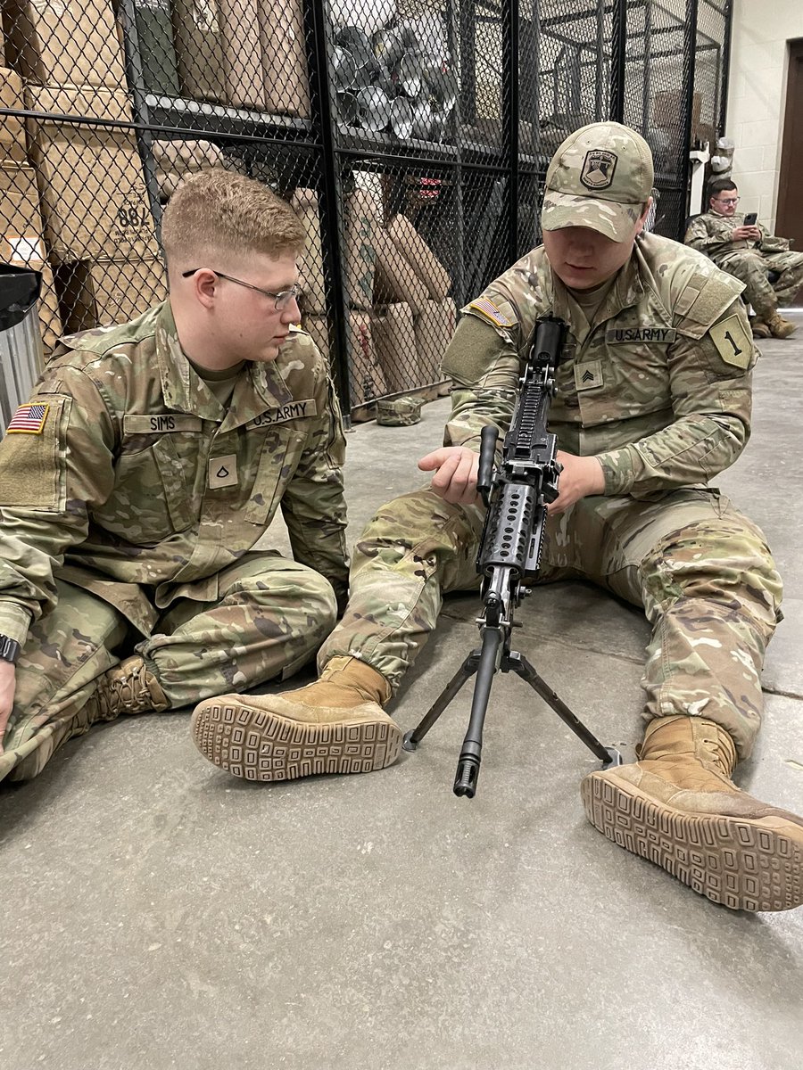 burts_knights's tweet photo. Burt's Knights #NCOs seen leading our #Soldiers through weapons training in preparation for E3B (EIB, ESB, and EFMB). 
.
.
.
#E3B #BigRedOne #firstinfantrydivision #devilbrigade @FightingFirst @1abct1id https://t.co/nzlNLD08v8
