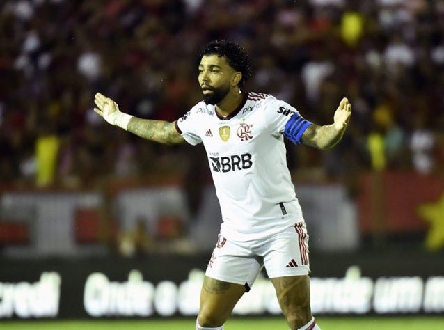 Ninguém acerta um passe no meioe Arrascaeta se esconde entre Pedro e Gabigol. 

Nossa zaga é uma água, nosso goleiro pior ainda!

Thiago Maia no meio é um desastre. 

O esquema novo não funcionou e o time em si não esboça nenhum tipo de esforço. 

Pra piorar, Gabi perde pênalti.