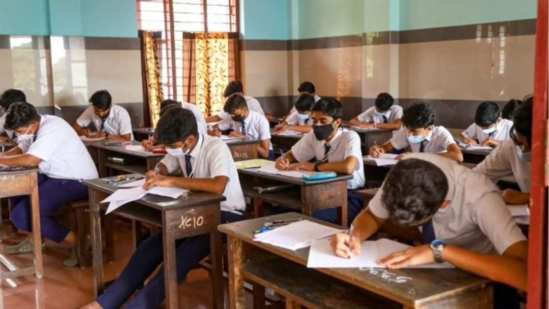 हाईस्कूल व इंटरमीडिएट यूपी बोर्ड परीक्षा में शामिल हो रहे सभी छात्र- छात्राओं को हार्दिक शुभकामनाएं। आप सभी के उज्ज्वल भविष्य की कामना करता हूं। तनावमुक्त और प्रसन्न होकर परीक्षा में शामिल हो।
बेहतर भविष्य आपका इंतजार कर रहा है।#UPBoardExam2023