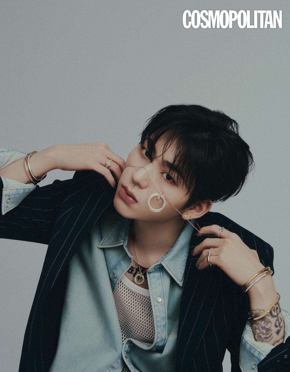 cosmokorea's tweet photo. #지코 폼 미쳤다..🤭

코스모 3월호 커버 주인공은?
거침없는 행보를 보여주고 있는 아티스트 지코‼️

#새삥 작업기부터 블락비 멤버들을 향한 마음까지
그의 솔직한 인터뷰는 코스모 3월호에서 확인💖

✔️올해로 데뷔 13년 차 지코의 꿈은?
▶️https://t.co/ELrFMYUJtI

#ZICO #우지호 #티파니앤코 https://t.co/D4BCP2BRkz