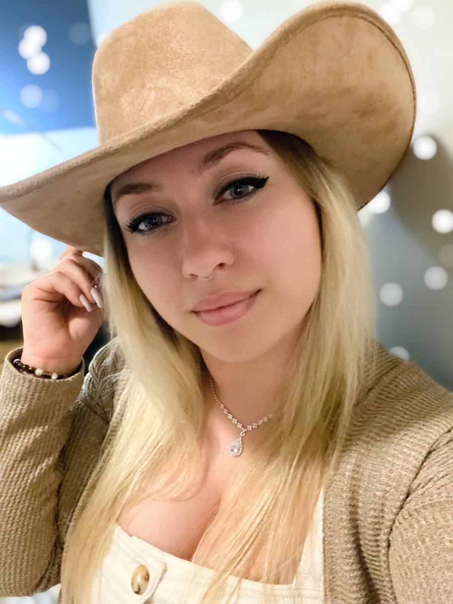 👉🏻 Little bit of me, bcoz why not 😉

#US #Texas #Dallas #hat #cowgirlhat #sexy #girl #sexygirl #autoportret #selfie #portrait #dominatrix #photography