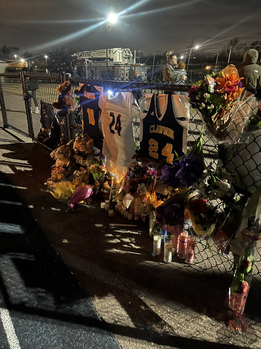 melaniesov's tweet photo. Around 1,500 people gathered at the Clawson High School football field tonight in memory of Alexandria Verner. There will be another vigil tomorrow at 7:30 p.m. #SpartanStrong https://t.co/gXZIUWailm