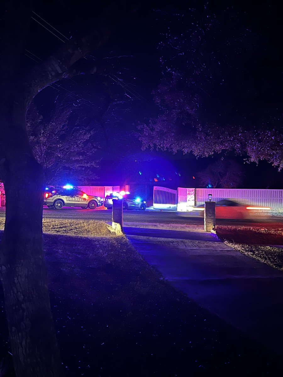 MeredithonFOX7's tweet photo. A “MANSION RAGER” trashed a family’s home in NW Austin while they were away. 
@TravisCoSheriff is investigating.

FULL STORY TONIGHT AT 9 @fox7austin. https://t.co/hzS0OJePJB